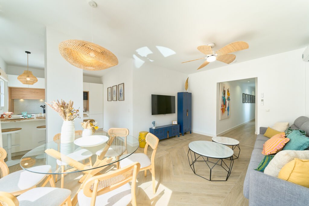 Bright living room in a well-decorated Malaga apartment malaga-luxury-apartment-interior (2)