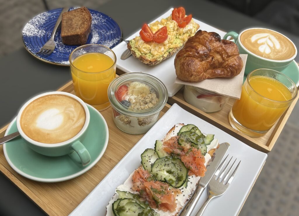 Breakfast and brunch plates at Mala Leche café, Malaga. mala-leche-coffee-malaga-brunch